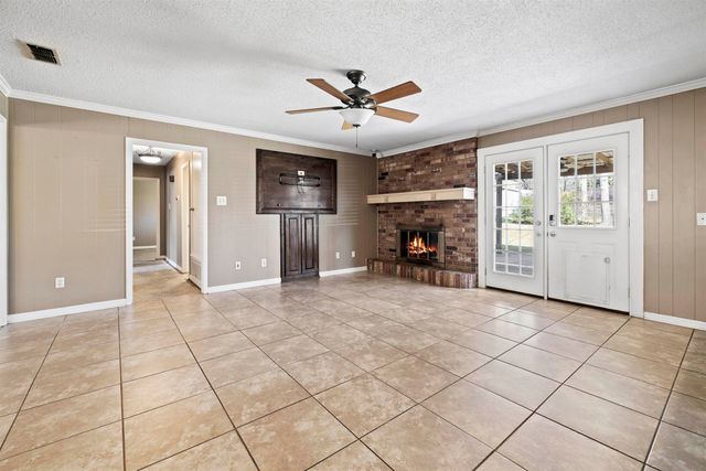 209 Sherwood Dr, Longview, TX 75605