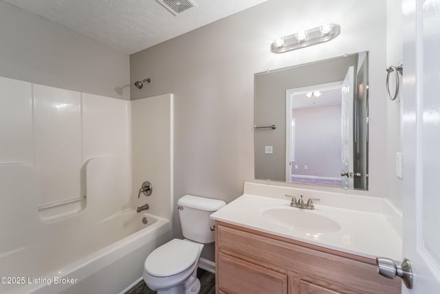 6700 Leverett Ln, Louisville, KY 40258