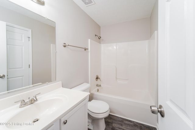 6700 Leverett Ln, Louisville, KY 40258