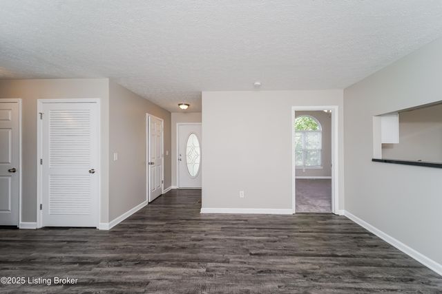 6700 Leverett Ln, Louisville, KY 40258