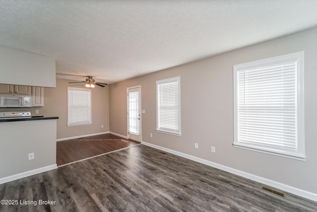 6700 Leverett Ln, Louisville, KY 40258