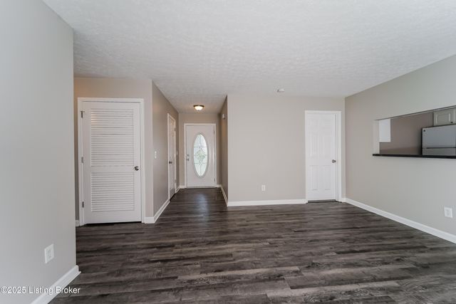 6700 Leverett Ln, Louisville, KY 40258