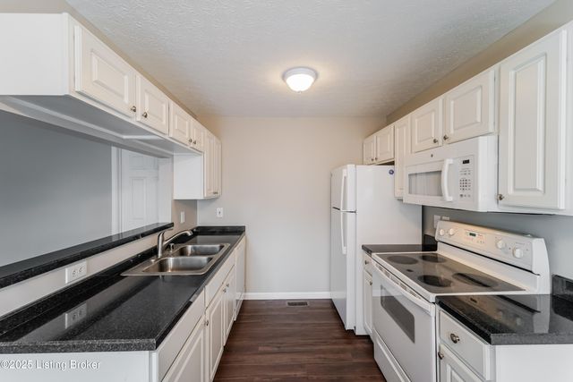 6700 Leverett Ln, Louisville, KY 40258