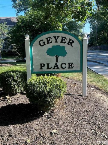 425 S Geyer Road H, St Louis, MO 63122
