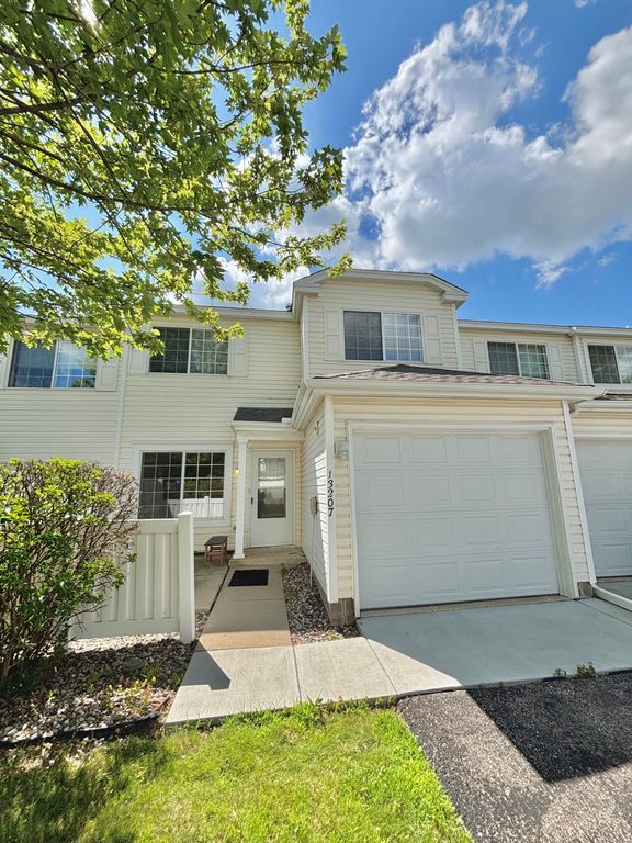 13207 Bush Lane, Eden Prairie, MN 55347