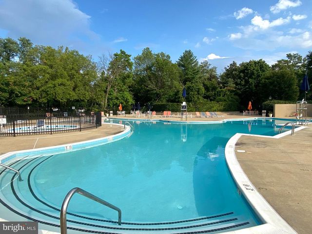 6620 E WAKEFIELD DR #B1, Alexandria, VA 22307