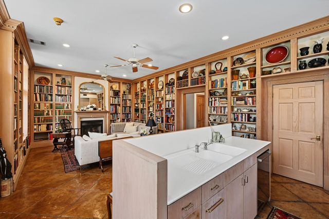 1990 W Clay Street, Houston, TX 77019