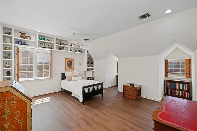 1990 W Clay Street, Houston, TX 77019