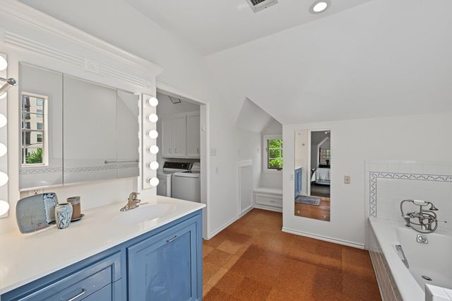 1990 W Clay Street, Houston, TX 77019