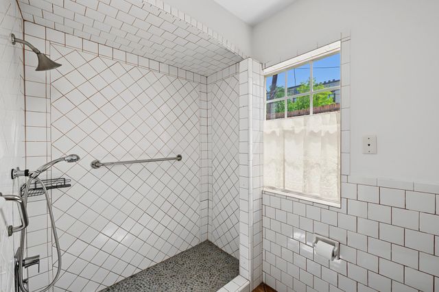1990 W Clay Street, Houston, TX 77019