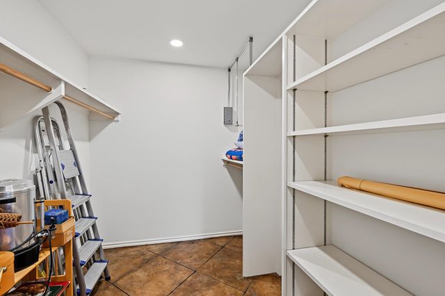 1990 W Clay Street, Houston, TX 77019