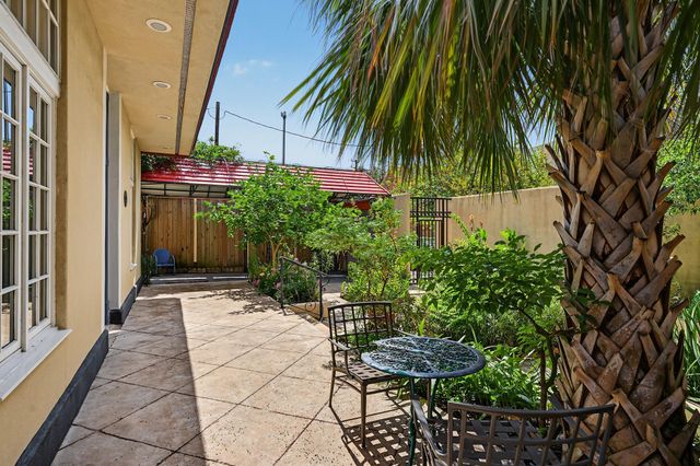 1990 W Clay Street, Houston, TX 77019