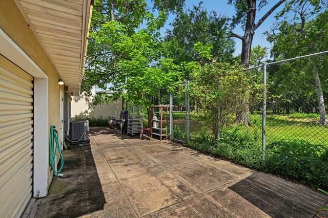 1990 W Clay Street, Houston, TX 77019