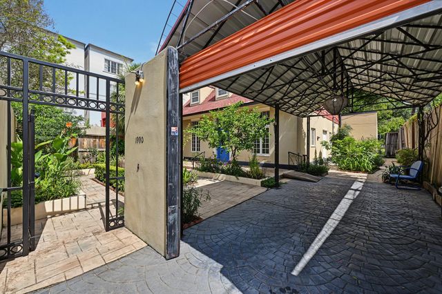 1990 W Clay Street, Houston, TX 77019