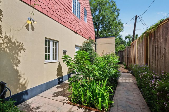 1990 W Clay Street, Houston, TX 77019