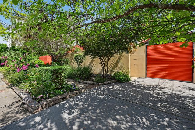 1990 W Clay Street, Houston, TX 77019