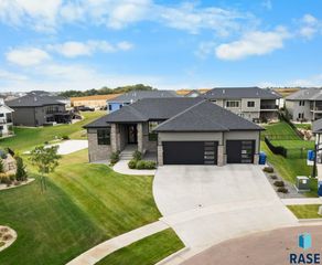 6701 E Spitfire Cir Circle, Sioux Falls, SD 57110