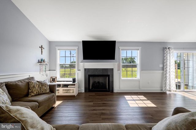 215 NAPLES WAY, Charles Town, WV 25414