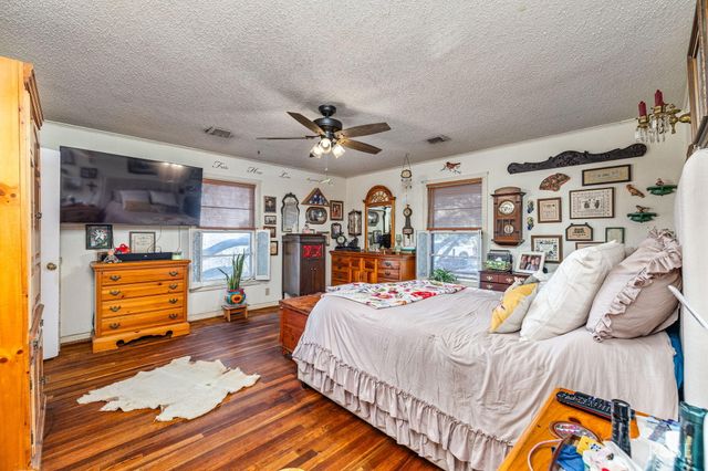 307 W 8th Street, Sonora, TX 76950