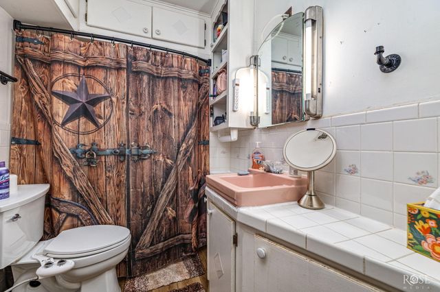 307 W 8th Street, Sonora, TX 76950