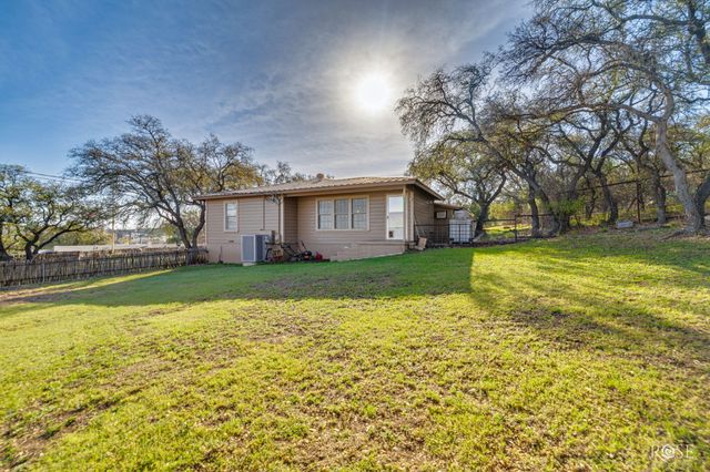 307 W 8th Street, Sonora, TX 76950