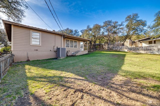 307 W 8th Street, Sonora, TX 76950