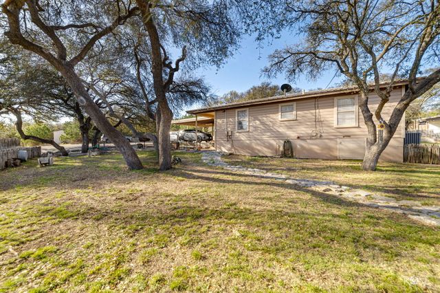 307 W 8th Street, Sonora, TX 76950