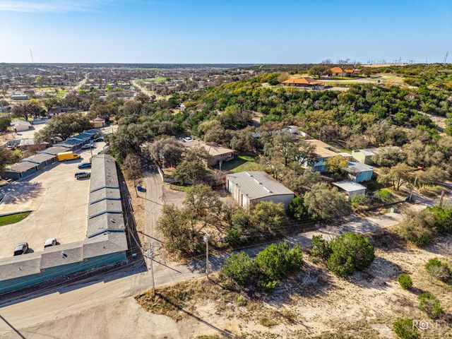 307 W 8th Street, Sonora, TX 76950