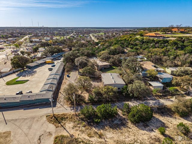 307 W 8th Street, Sonora, TX 76950