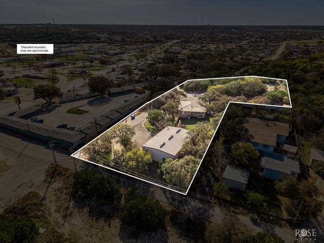 307 W 8th Street, Sonora, TX 76950