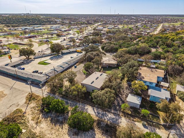 307 W 8th Street, Sonora, TX 76950