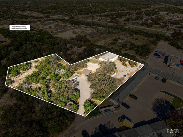 307 W 8th Street, Sonora, TX 76950