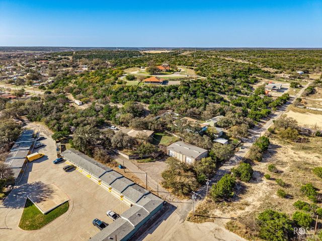 307 W 8th Street, Sonora, TX 76950