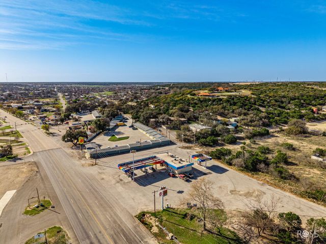 307 W 8th Street, Sonora, TX 76950