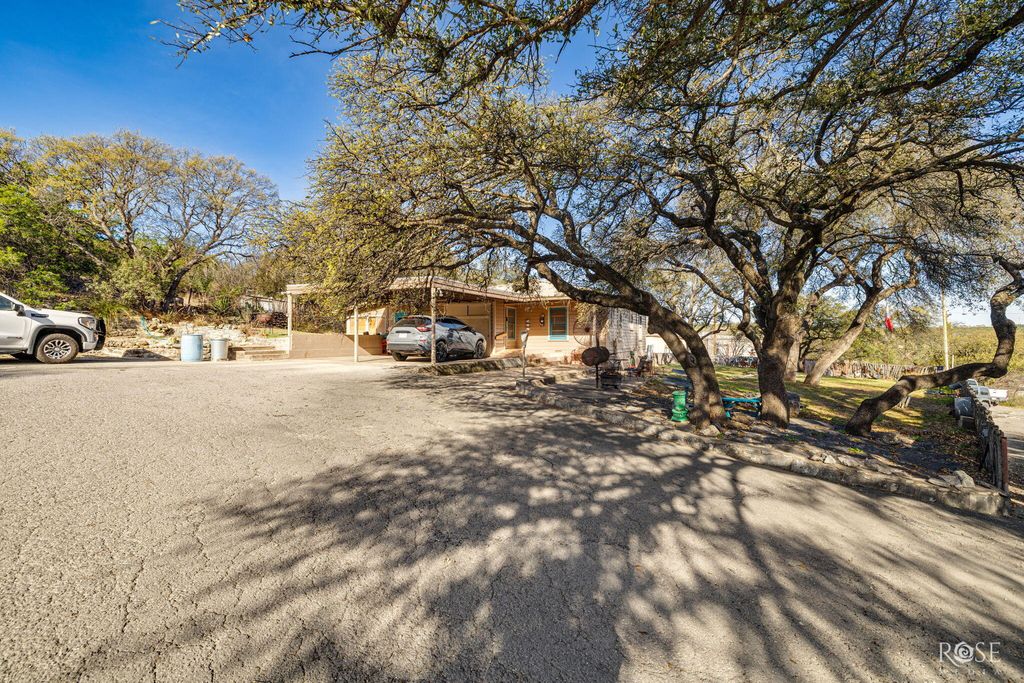 307 W 8th Street, Sonora, TX 76950