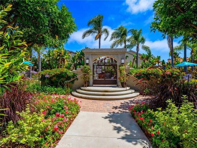 4802 Tiara 204, Huntington Beach, CA 92649