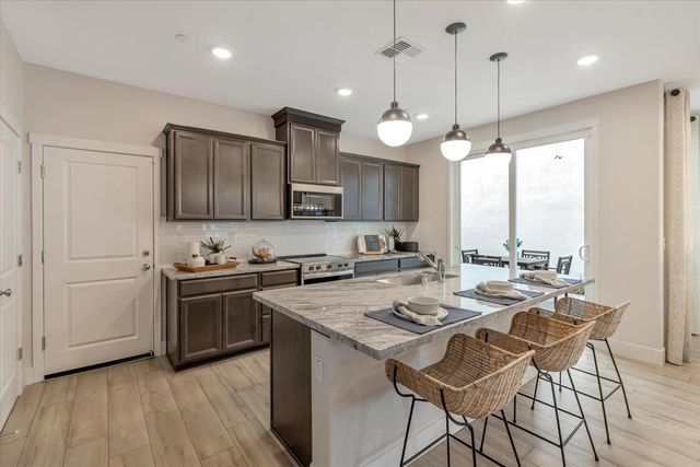 616 Whitewater Way, West Sacramento, CA 95605