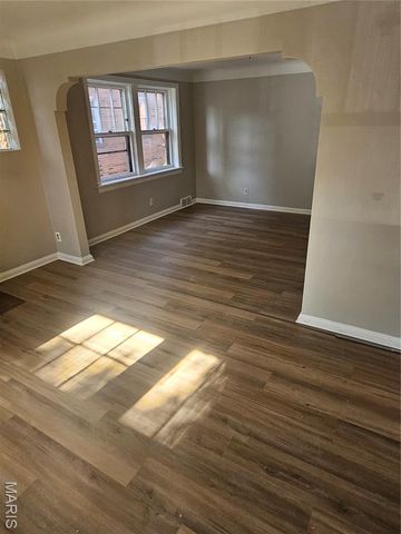 7041 Dartmouth Avenue, St Louis, MO 63130