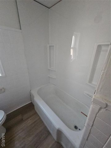 7041 Dartmouth Avenue, St Louis, MO 63130