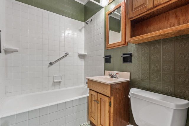 6611 W Moltke AVENUE, Milwaukee, WI 53210