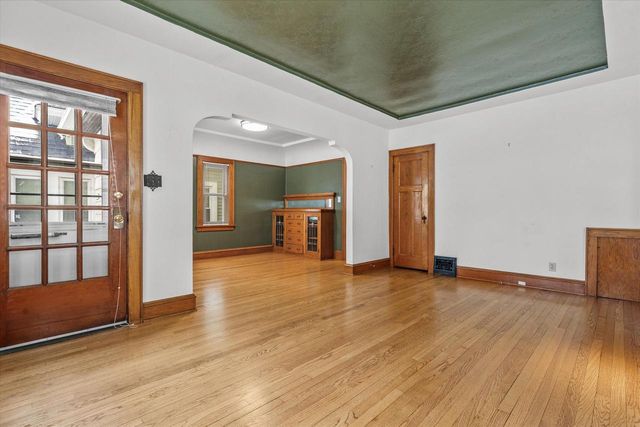 6611 W Moltke AVENUE, Milwaukee, WI 53210