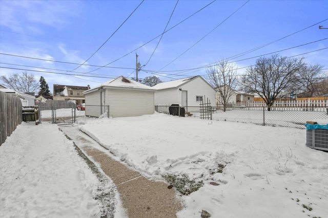 6611 W Moltke AVENUE, Milwaukee, WI 53210