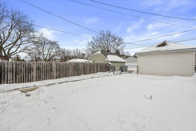 6611 W Moltke AVENUE, Milwaukee, WI 53210