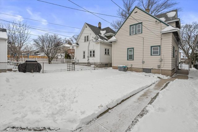 6611 W Moltke AVENUE, Milwaukee, WI 53210
