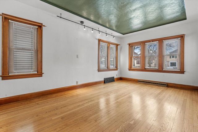 6611 W Moltke AVENUE, Milwaukee, WI 53210