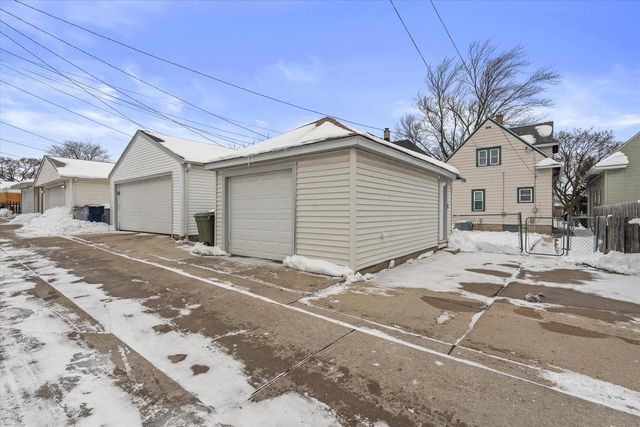6611 W Moltke AVENUE, Milwaukee, WI 53210
