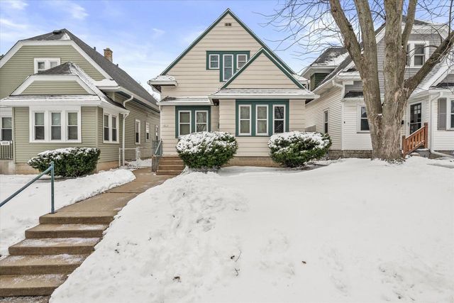 6611 W Moltke AVENUE, Milwaukee, WI 53210