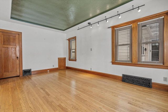 6611 W Moltke AVENUE, Milwaukee, WI 53210