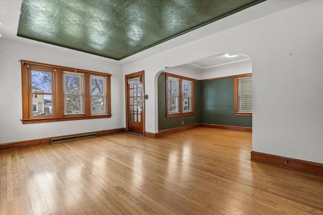 6611 W Moltke AVENUE, Milwaukee, WI 53210