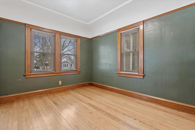 6611 W Moltke AVENUE, Milwaukee, WI 53210